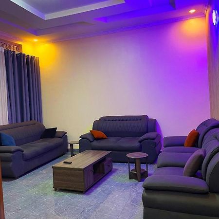 Zeo Airbnb - Cheap Apartment In Кігалі Екстер'єр фото