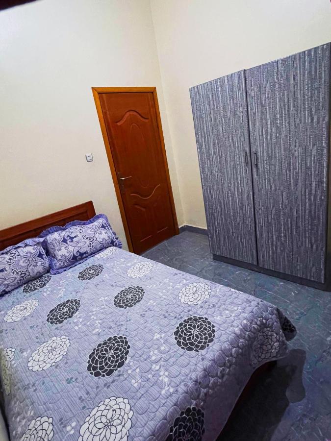 Zeo Airbnb - Cheap Apartment In Кігалі Екстер'єр фото
