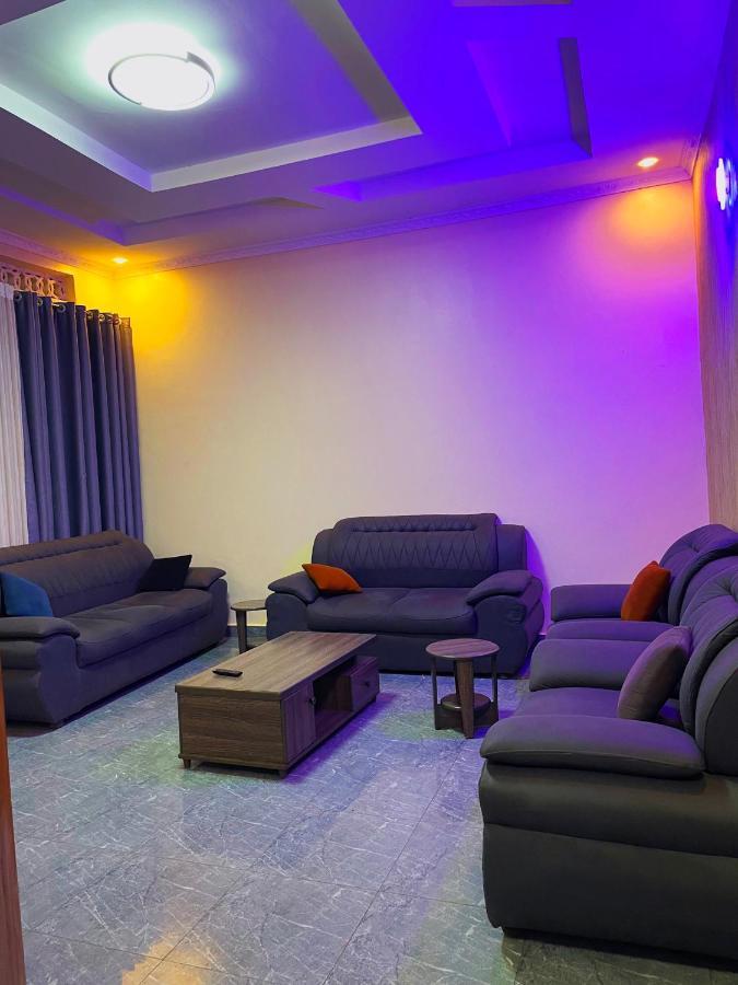 Zeo Airbnb - Cheap Apartment In Кігалі Екстер'єр фото
