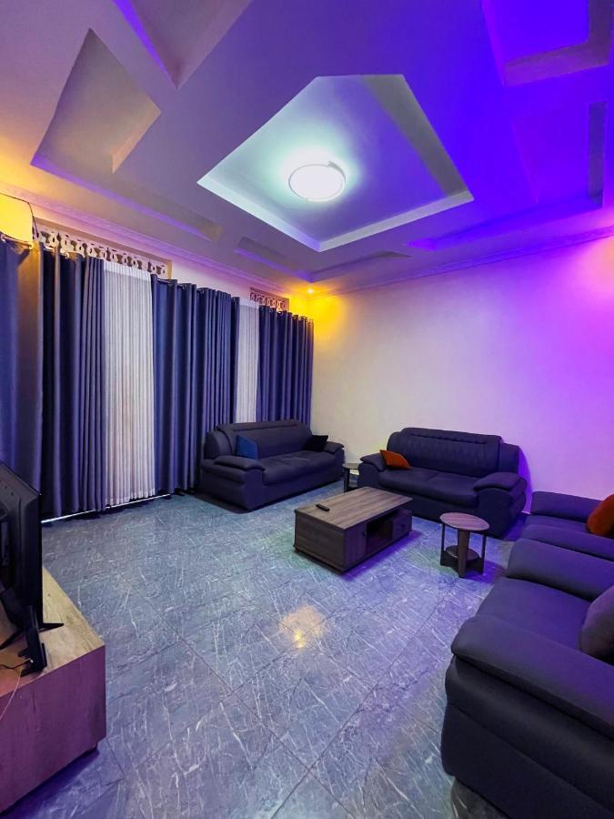 Zeo Airbnb - Cheap Apartment In Кігалі Екстер'єр фото