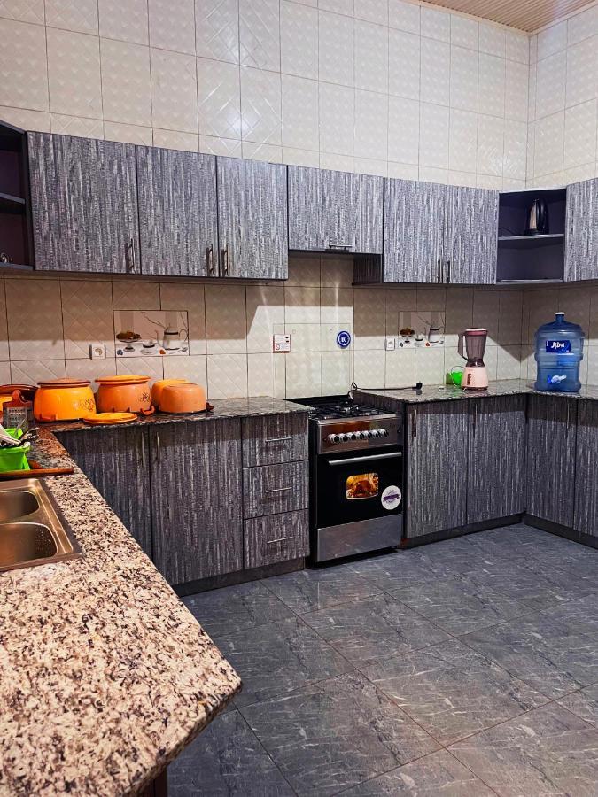 Zeo Airbnb - Cheap Apartment In Кігалі Екстер'єр фото