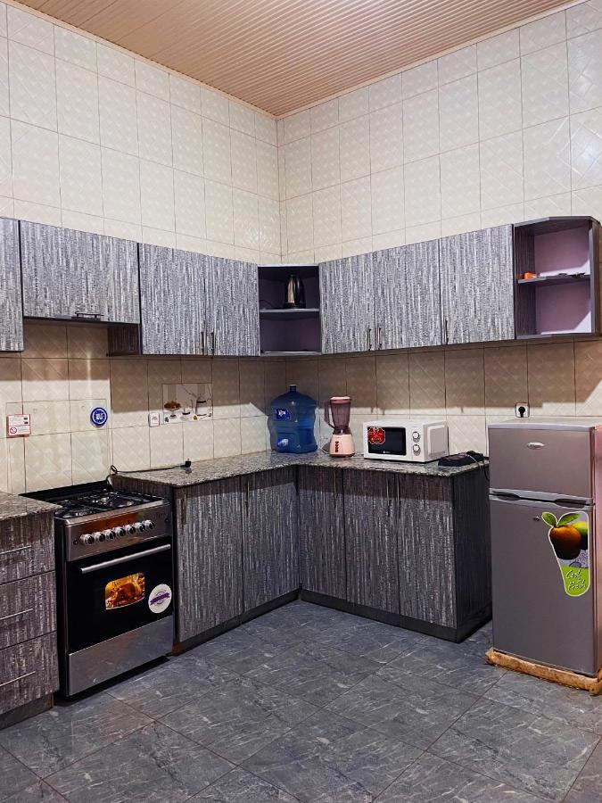 Zeo Airbnb - Cheap Apartment In Кігалі Екстер'єр фото