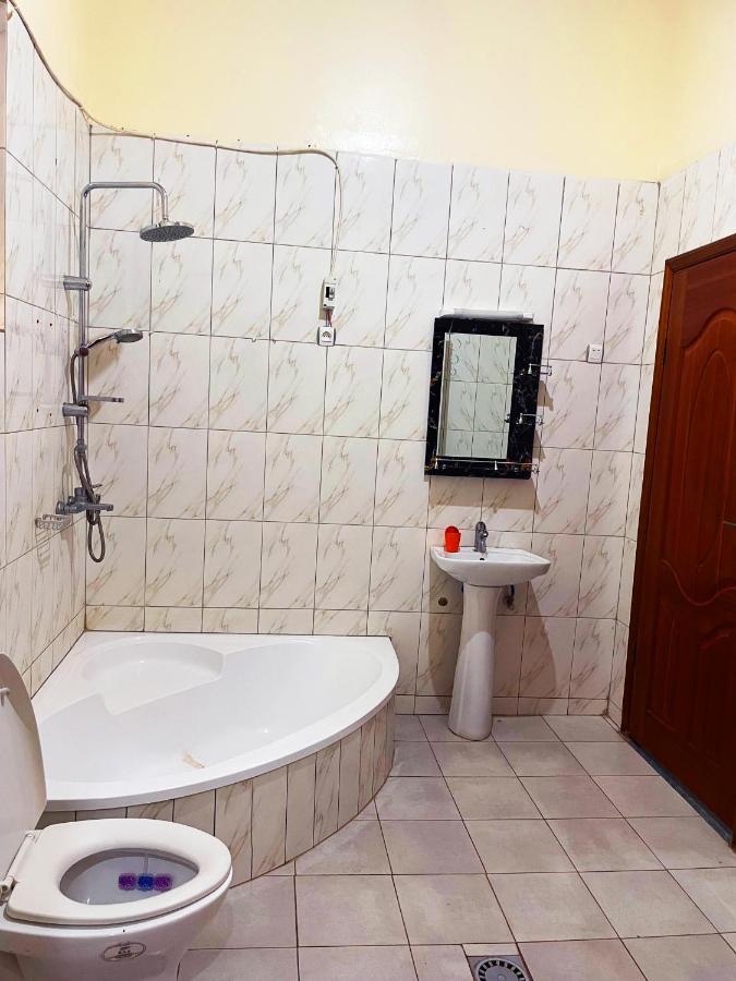 Zeo Airbnb - Cheap Apartment In Кігалі Екстер'єр фото